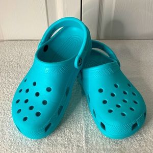 Like New CROCS Classic Clogs Aqua Size M5/W7